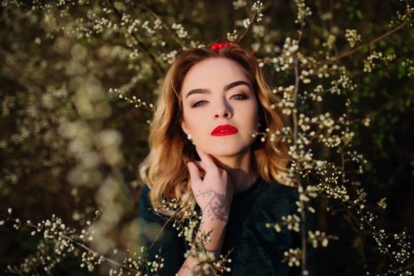 What Are the Top Ways to Style a Cashmere Wrap Skirt for a Business Lunch?